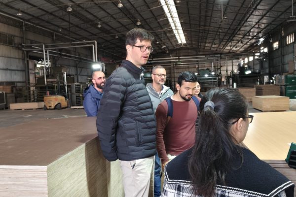 Brazilian clients visited our factory.